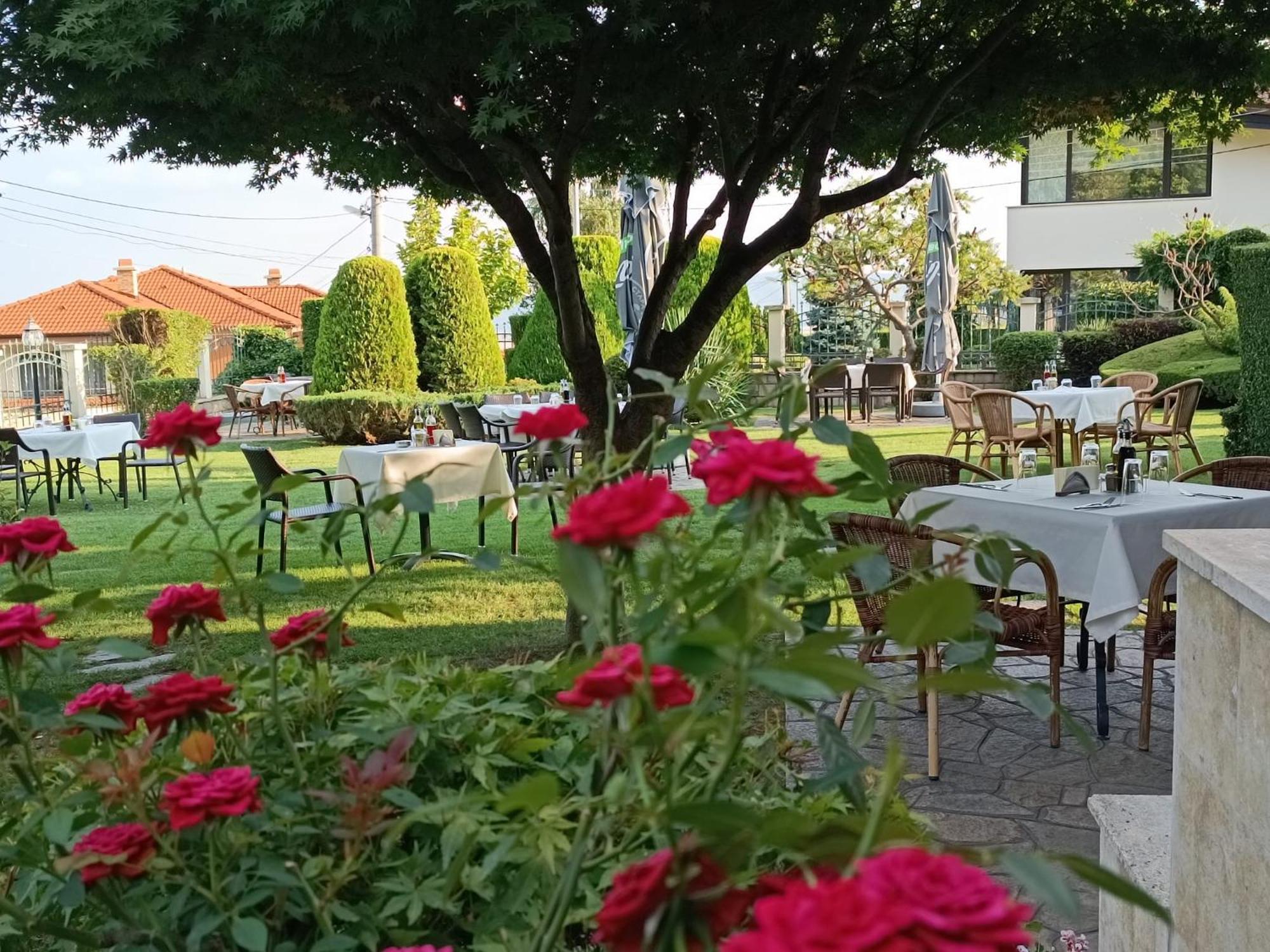 Hotel-Restaurant Almond Карлово Екстер'єр фото