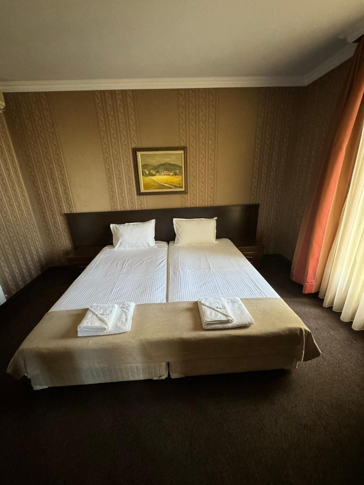 Hotel-Restaurant Almond Карлово Екстер'єр фото