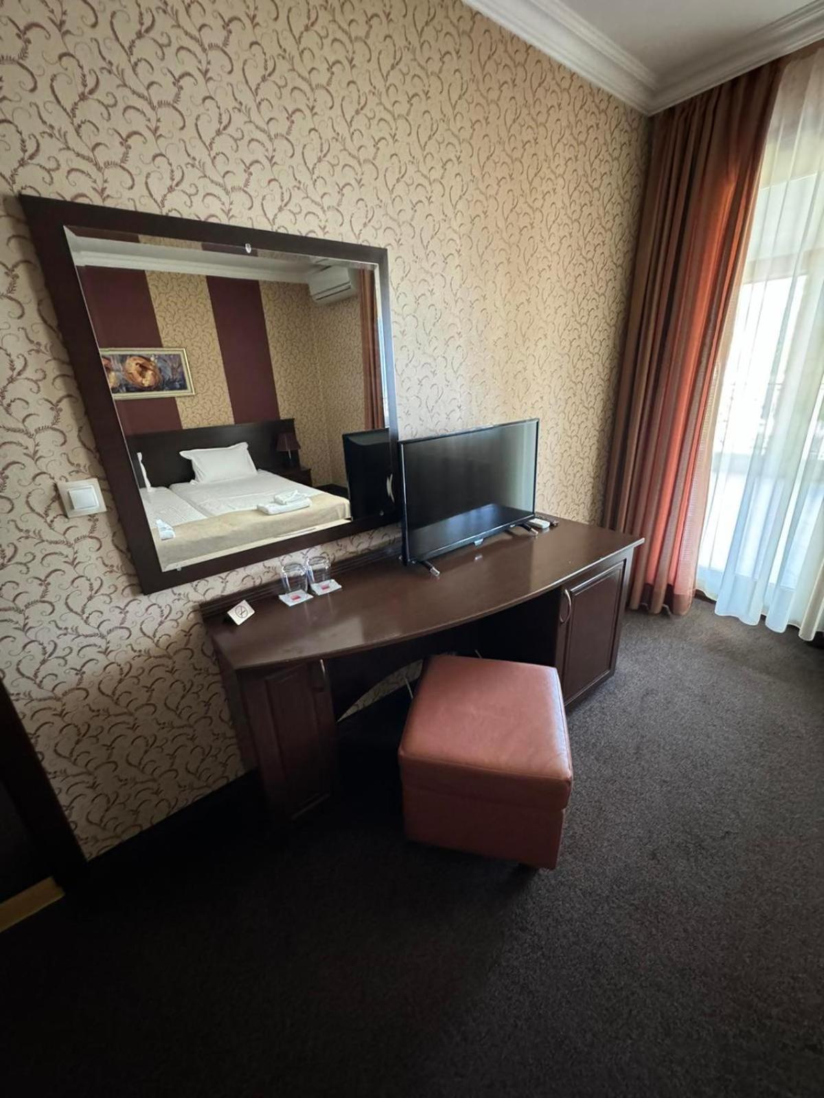 Hotel-Restaurant Almond Карлово Екстер'єр фото