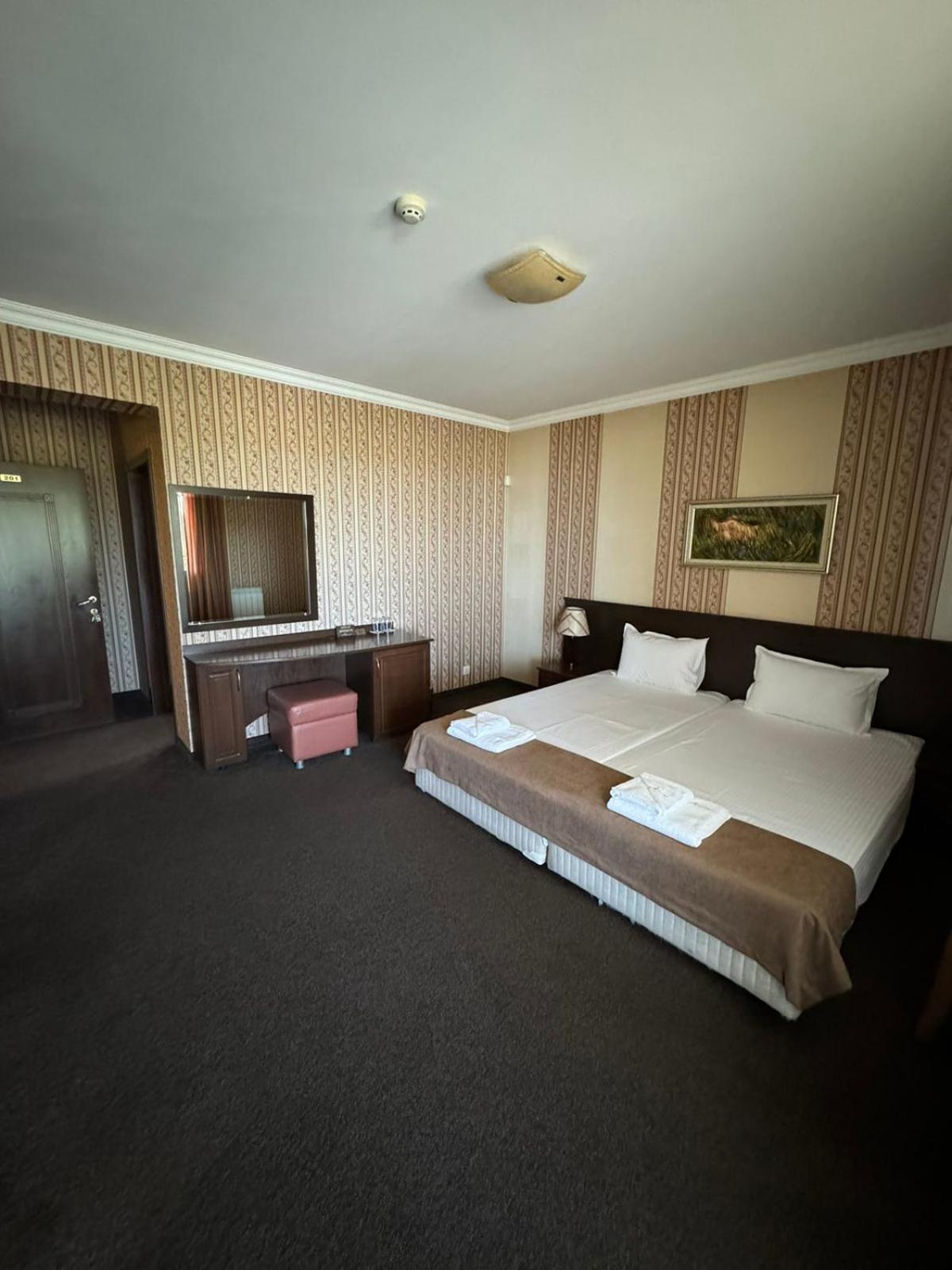 Hotel-Restaurant Almond Карлово Екстер'єр фото