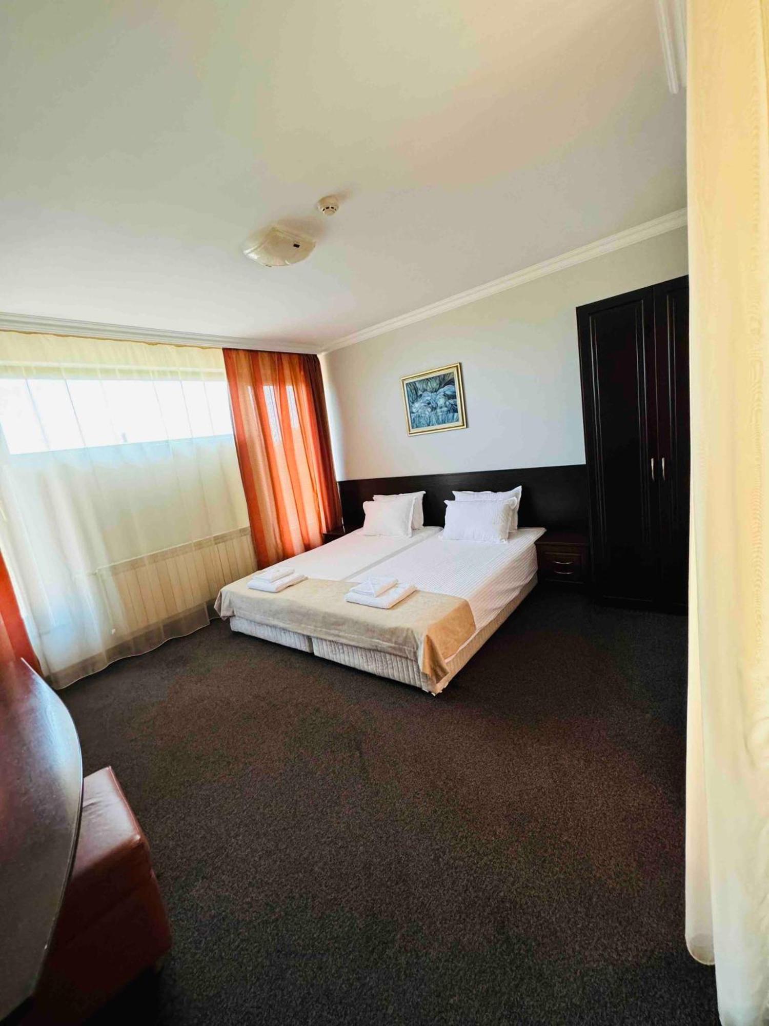 Hotel-Restaurant Almond Карлово Екстер'єр фото