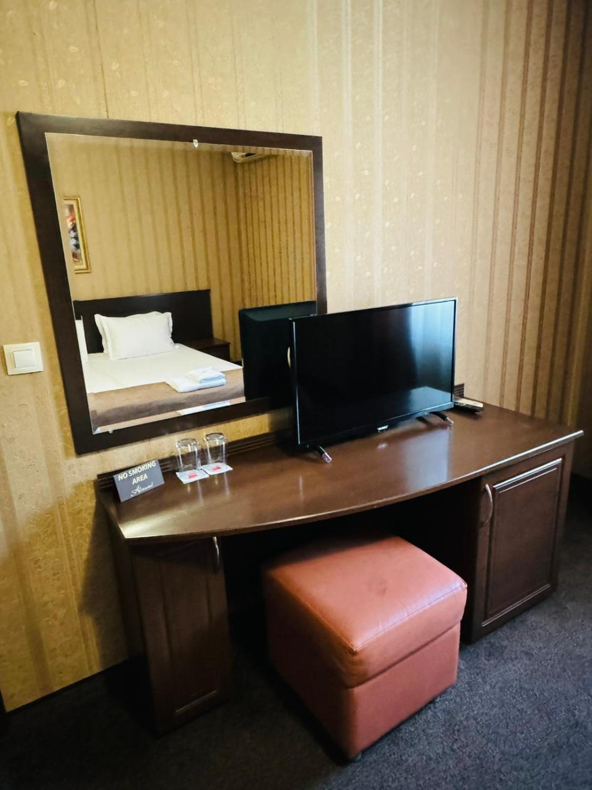 Hotel-Restaurant Almond Карлово Екстер'єр фото