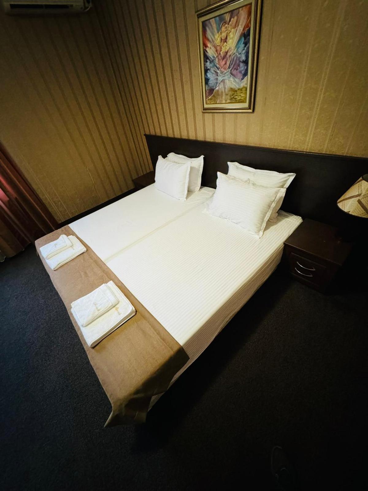Hotel-Restaurant Almond Карлово Екстер'єр фото