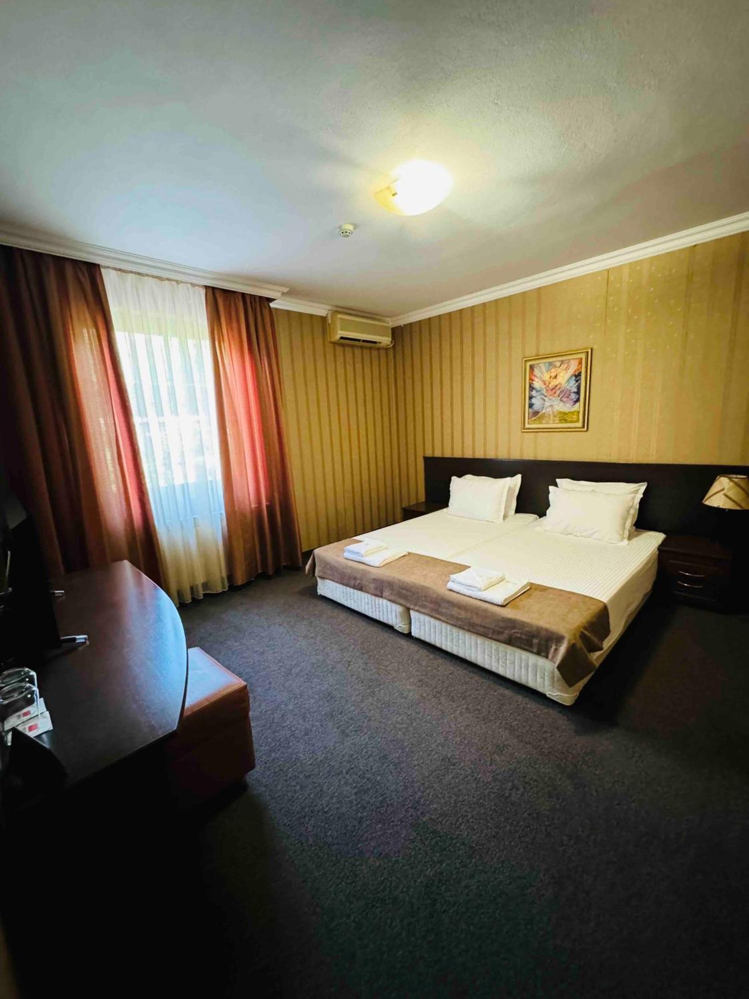 Hotel-Restaurant Almond Карлово Екстер'єр фото