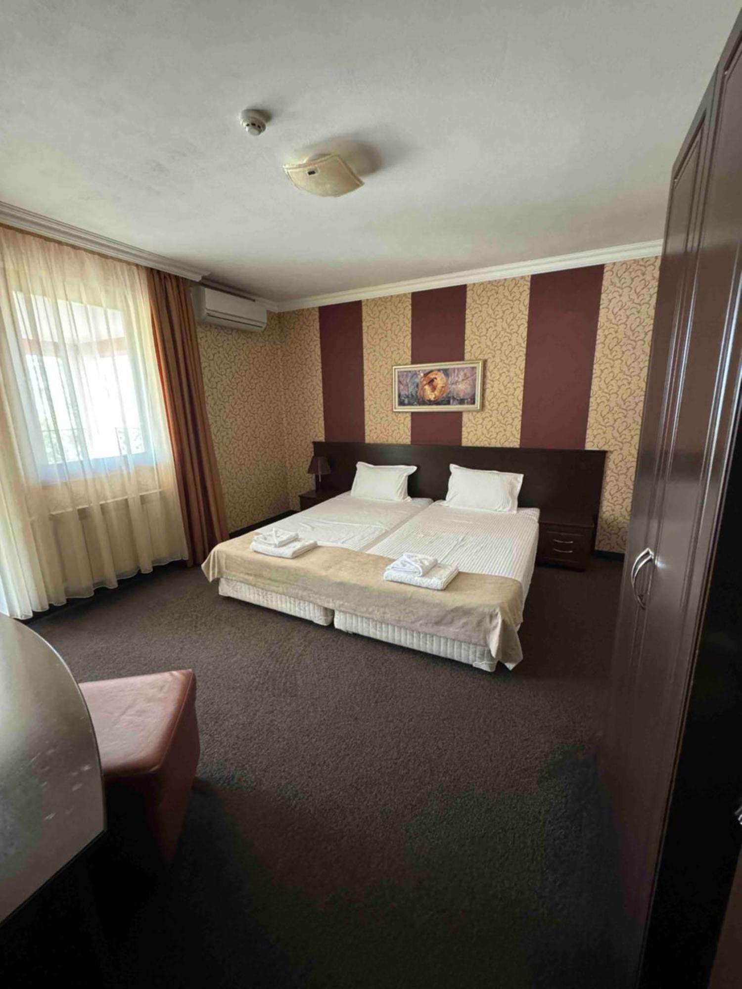 Hotel-Restaurant Almond Карлово Екстер'єр фото