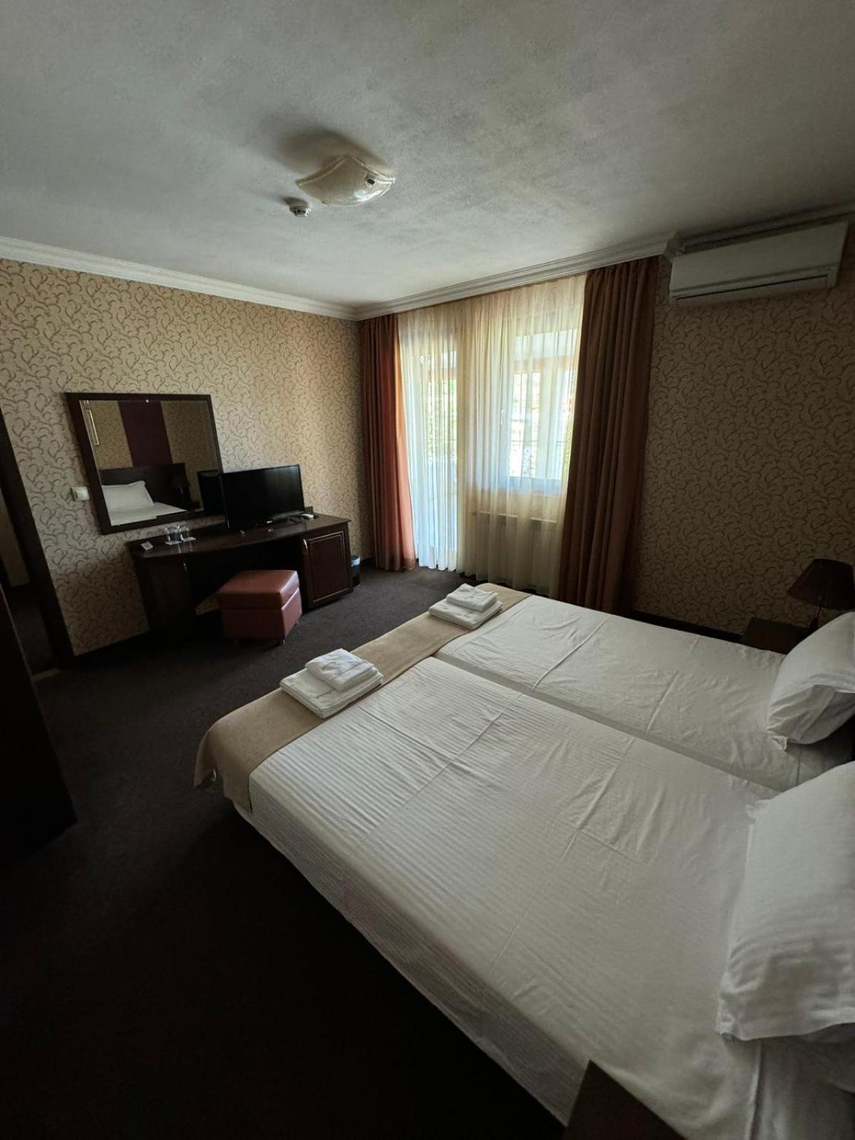 Hotel-Restaurant Almond Карлово Екстер'єр фото