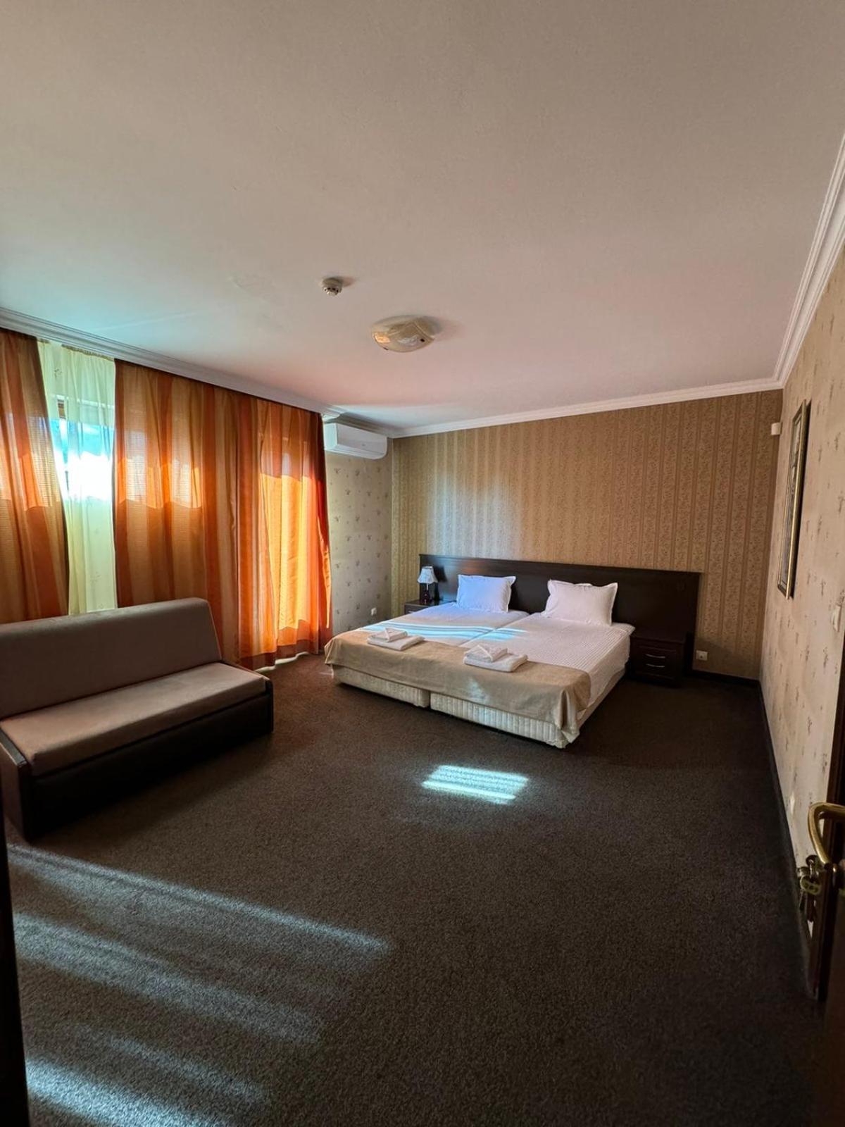 Hotel-Restaurant Almond Карлово Екстер'єр фото