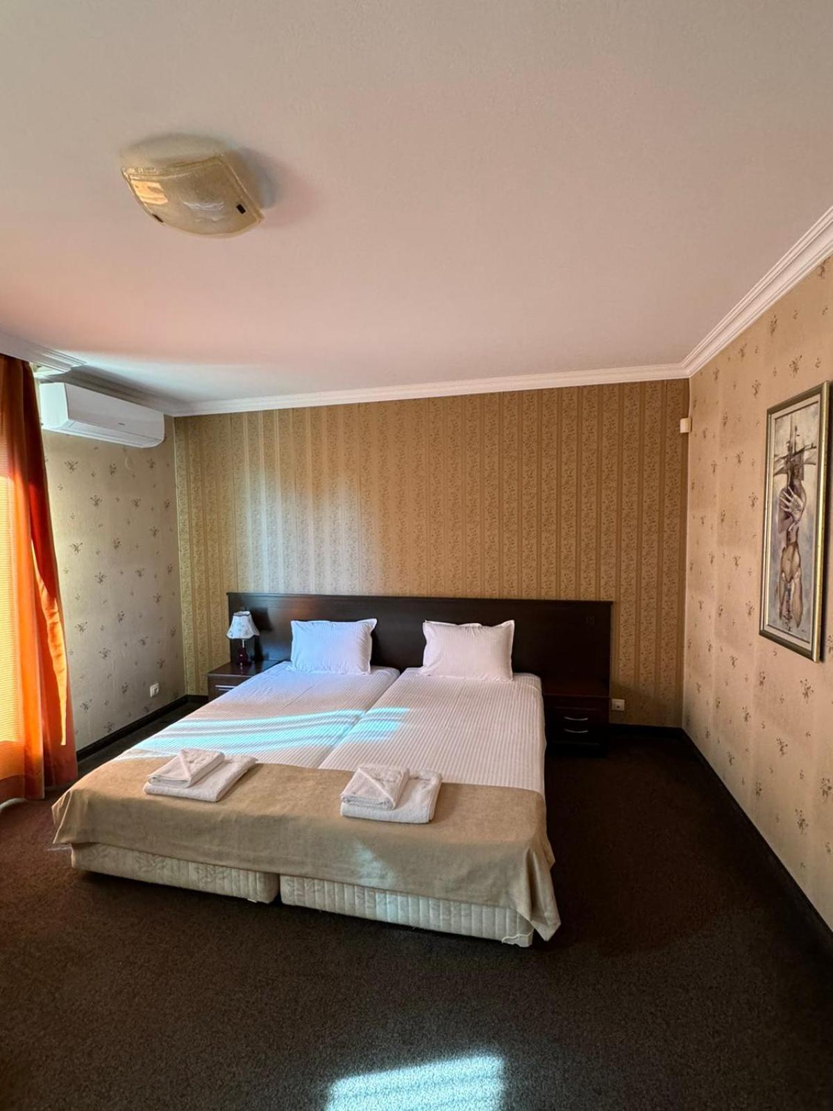 Hotel-Restaurant Almond Карлово Екстер'єр фото