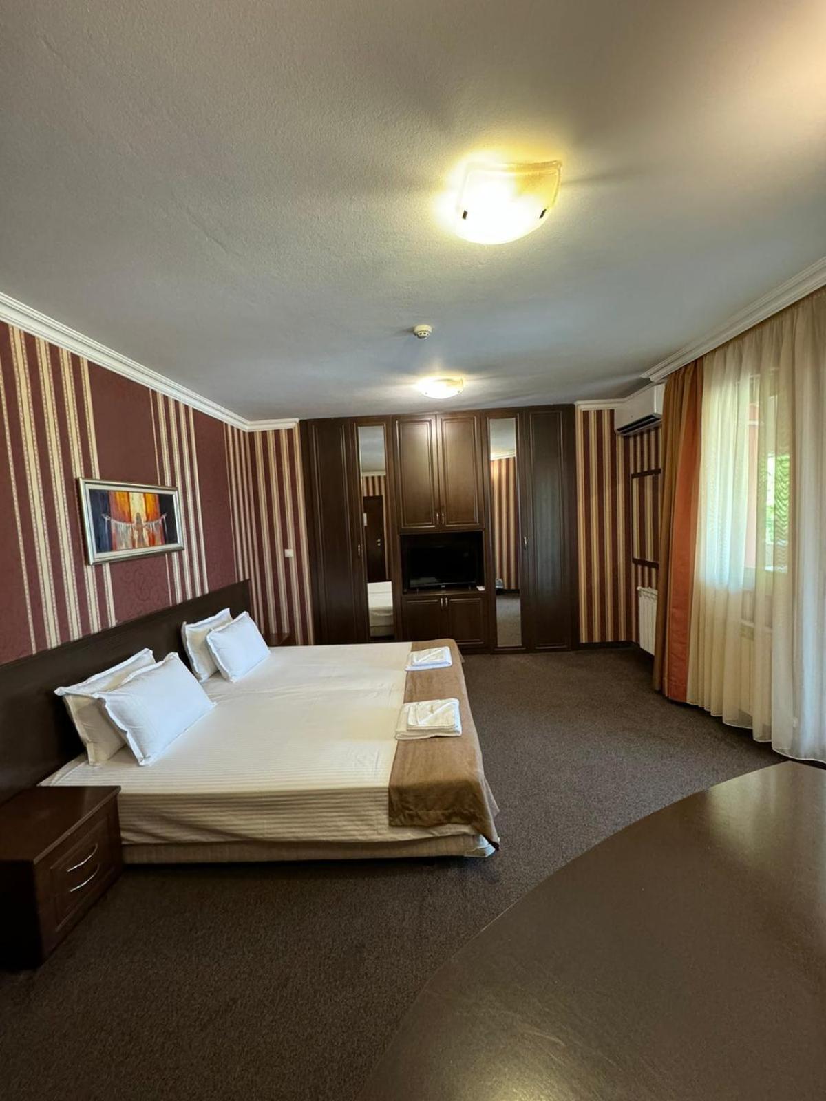 Hotel-Restaurant Almond Карлово Екстер'єр фото