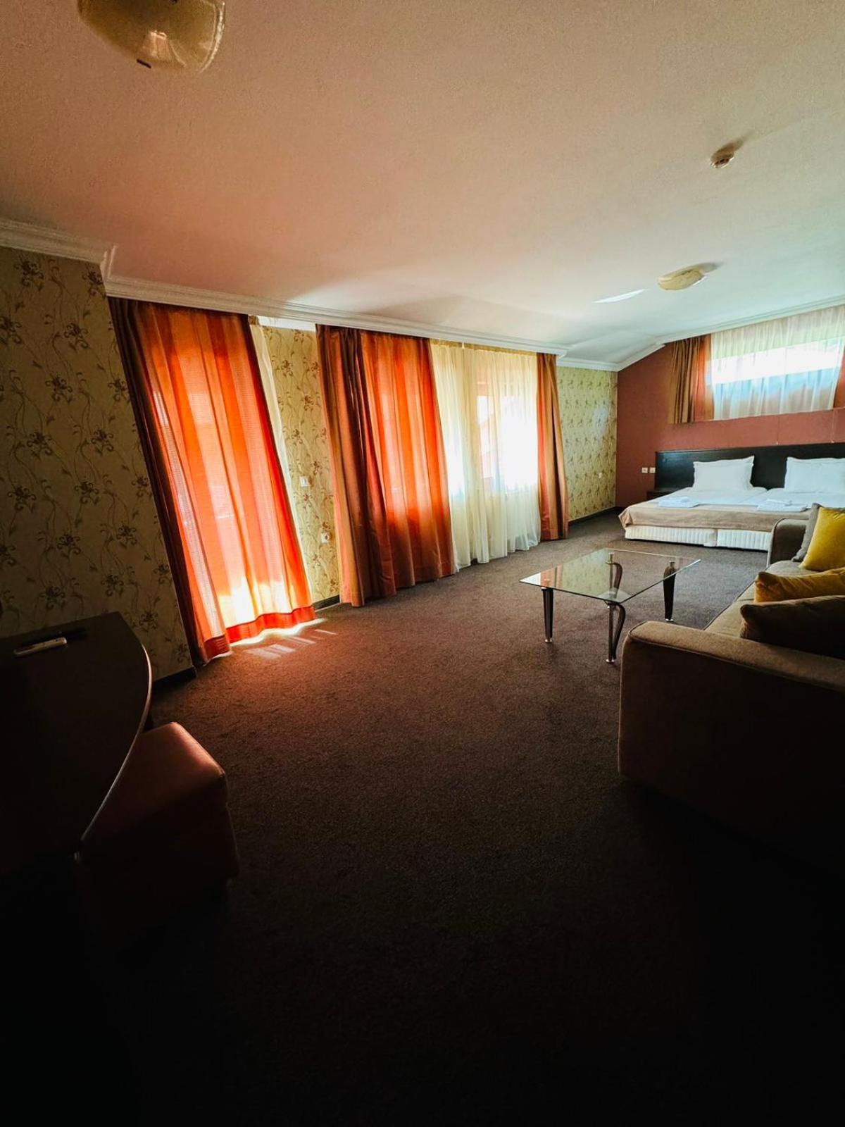 Hotel-Restaurant Almond Карлово Екстер'єр фото