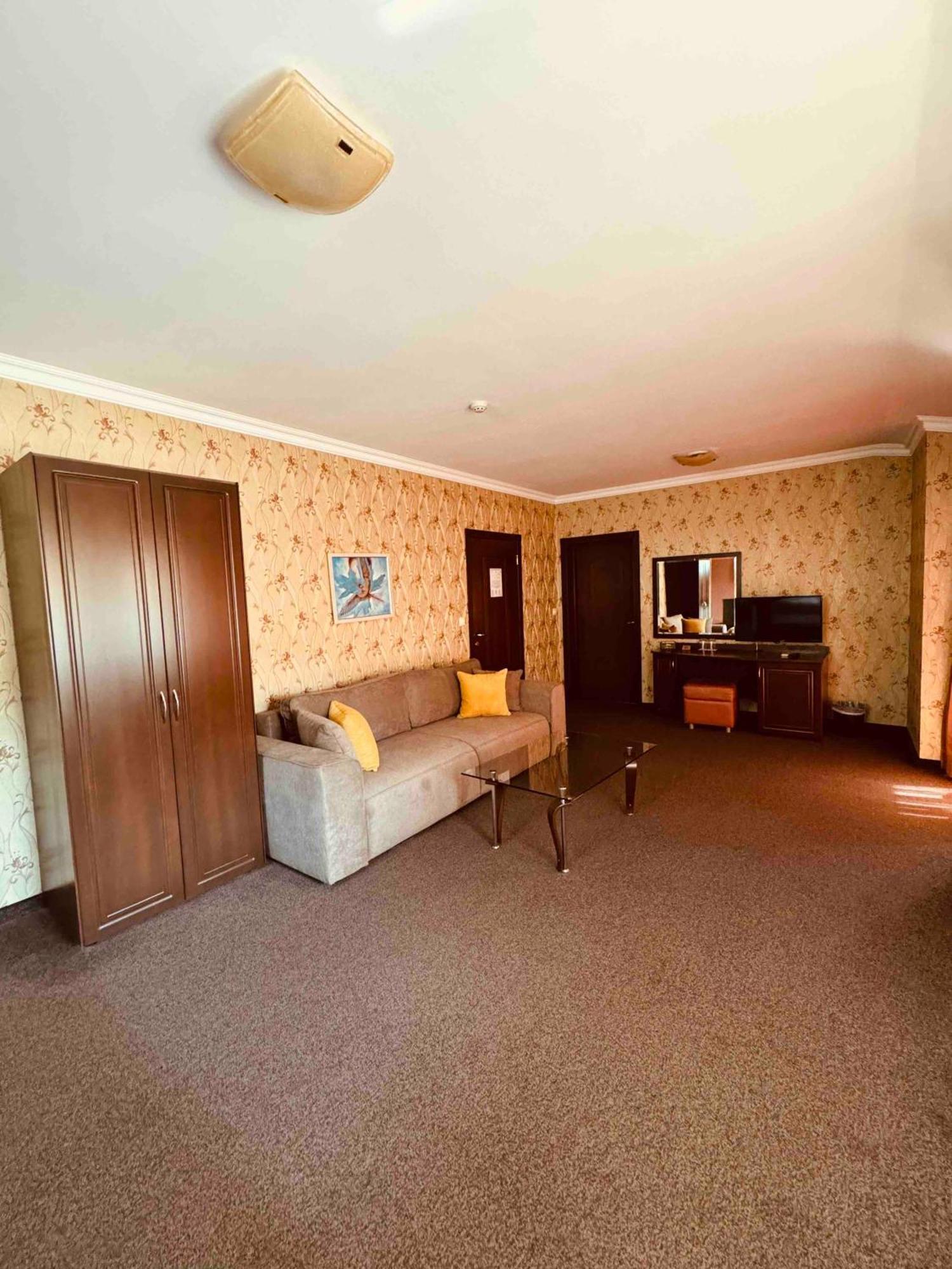 Hotel-Restaurant Almond Карлово Екстер'єр фото