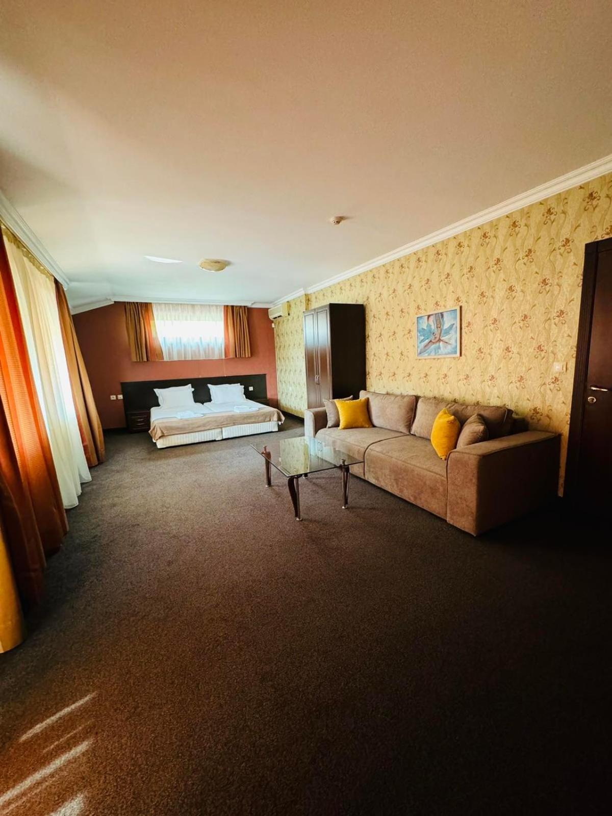Hotel-Restaurant Almond Карлово Екстер'єр фото